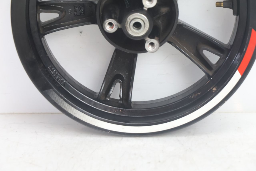 photo de CERCHIO ANTERIORE PEUGEOT KISBEE 4T 50 (2018 - 2022) - Caratteristiche distintive