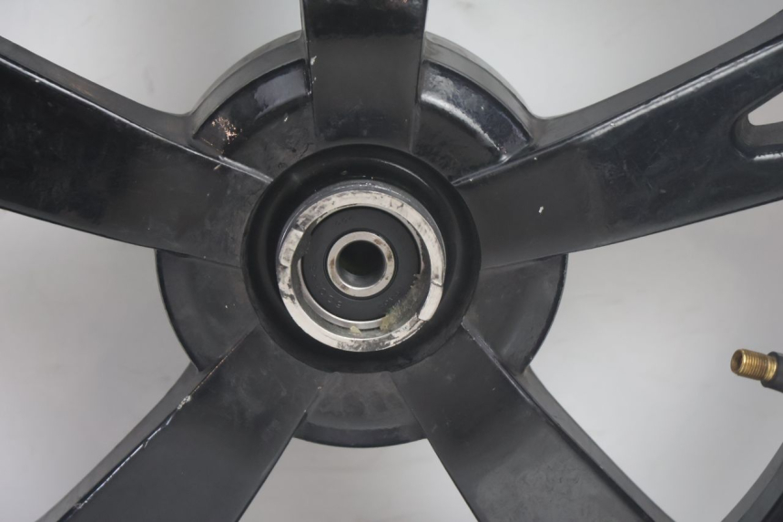 photo de CERCHIO ANTERIORE PEUGEOT KISBEE 4T 50 (2018 - 2022) - Dettagli dei punti di fissaggio