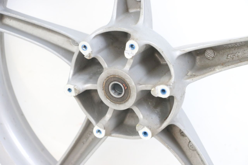 photo de CERCHIO ANTERIORE PIAGGIO LIBERTY 4T 50 (2004 - 2008) - Caratteristiche distintive