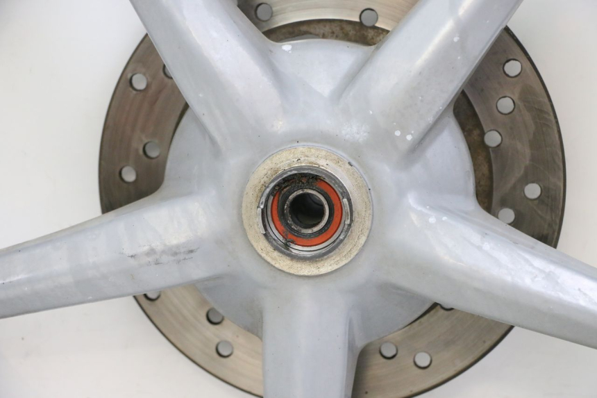 photo de CERCHIO ANTERIORE PIAGGIO LIBERTY 4T 50 (2009 - 2015) - Zoom sui componenti