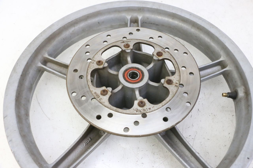 photo de CERCHIO ANTERIORE PIAGGIO LIBERTY 4T 50 (2009 - 2015) - Dettagli dei punti di fissaggio