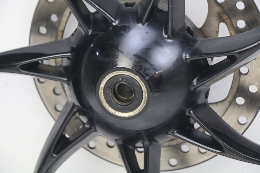 photo de CERCHIO ANTERIORE PIAGGIO LIBERTY IGET 4T 50 (2015 - 2020) - Caratteristiche distintive