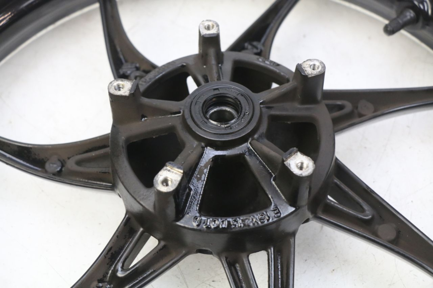 photo de CERCHIO ANTERIORE PIAGGIO LIBERTY IGET S 125 (2016 - 2020) - Caratteristiche distintive