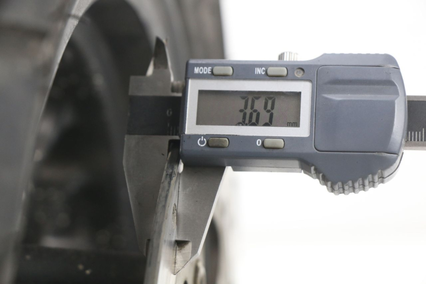 photo de CERCHIO ANTERIORE KYMCO LIKE 2T 50 (2009 - 2018) - Zoom sullo stato d'uso