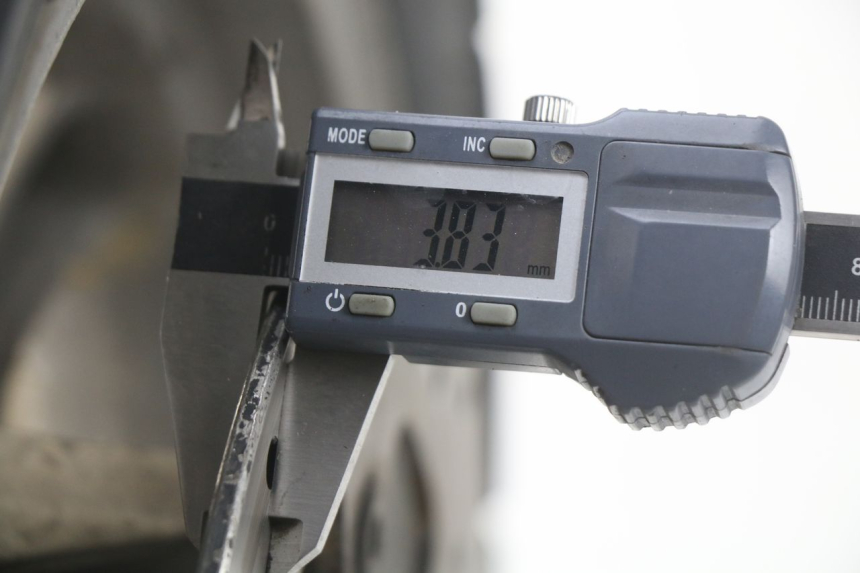 photo de CERCHIO ANTERIORE KYMCO LIKE 4T 50 (2009 - 2018) - Zoom sullo stato d'uso