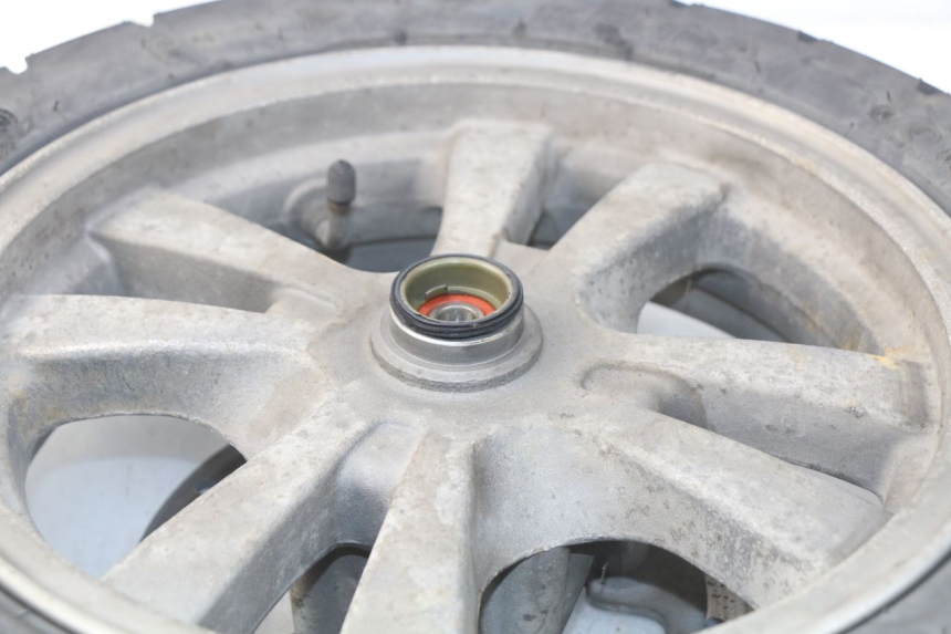 photo de CERCHIO ANTERIORE KYMCO LIKE 4T 50 (2009 - 2018) - Primo piano tecnico