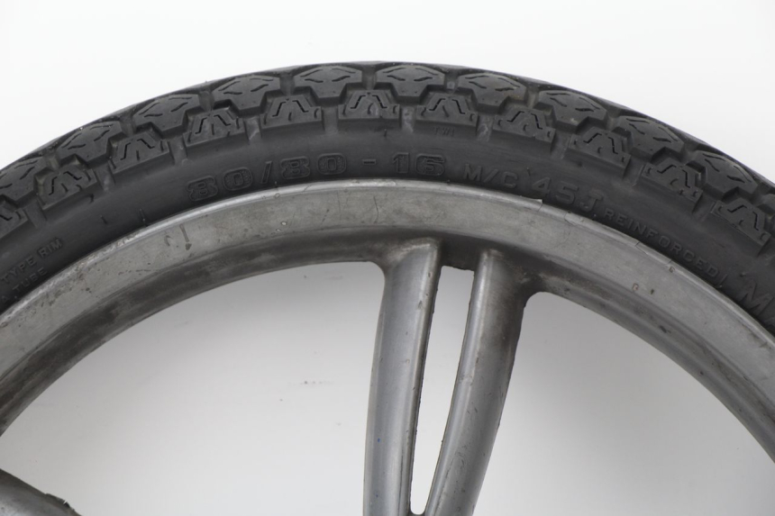 photo de CERCHIO ANTERIORE PEUGEOT LOOXOR 50 (2001 - 2004) - Primo piano ad alta risoluzione