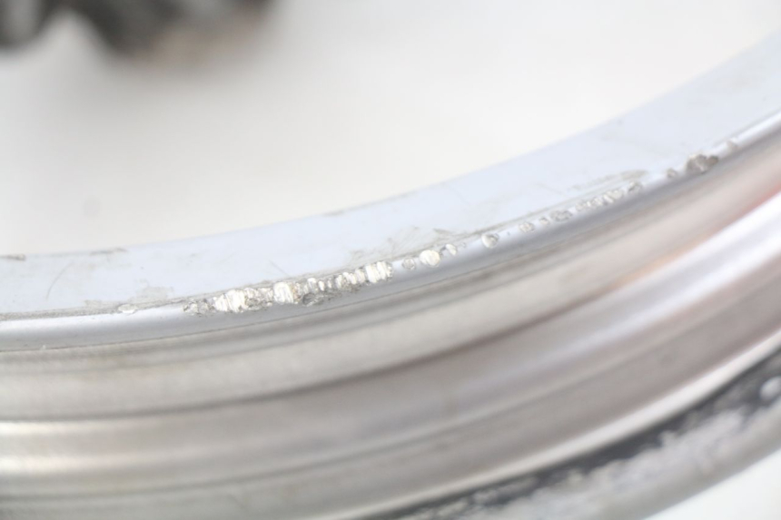 photo de CERCHIO ANTERIORE PEUGEOT LUDIX 2 PRO 4T 50 (2008 - 2013) - Zoom sullo stato d'uso