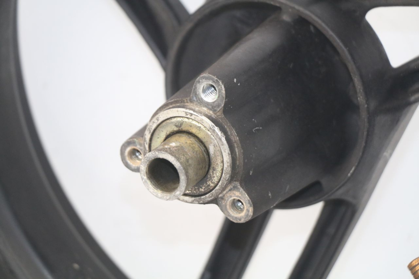 photo de CERCHIO ANTERIORE PEUGEOT LUDIX 50 (2005 - 2007) - Dettagli dei punti di fissaggio