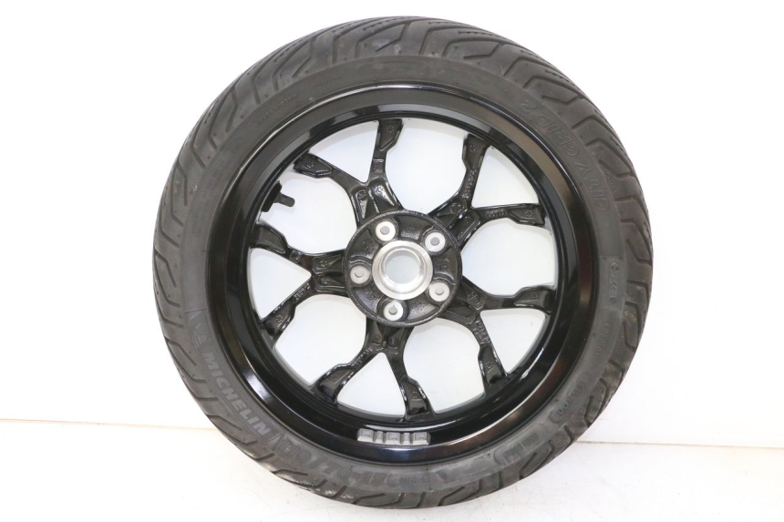 photo de CERCHIO ANTERIORE PIAGGIO MP3 HPE 310 (2024 - 2025) - Caratteristiche distintive