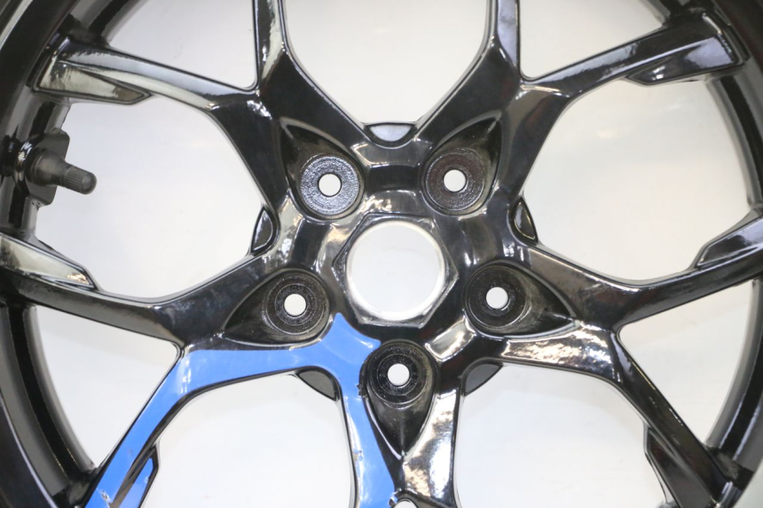 photo de CERCHIO ANTERIORE PIAGGIO MP3 HPE 310 (2024 - 2025) - Angolazione alternativa