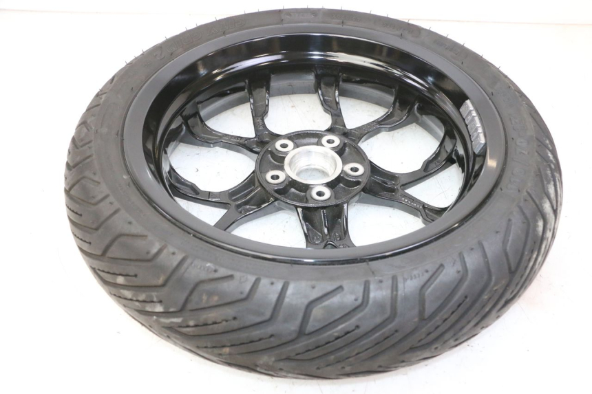 photo de CERCHIO ANTERIORE PIAGGIO MP3 HPE 310 (2024 - 2025) - Dettagli dei punti di fissaggio