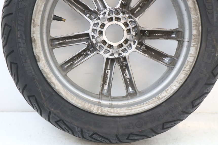 photo de CERCHIO ANTERIORE PIAGGIO MP3 LT 400 (2007 - 2012) - Dettagli dei punti di fissaggio