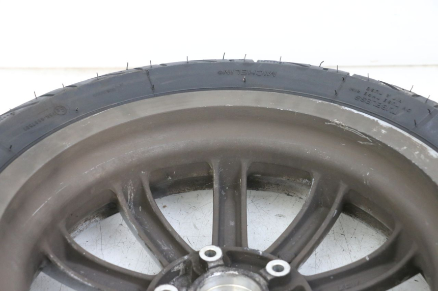 photo de CERCHIO ANTERIORE PIAGGIO MP3 LT 400 (2007 - 2012) - Primo piano tecnico