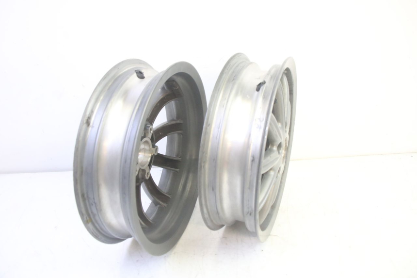 photo de CERCHIO ANTERIORE PIAGGIO MP3 LT 400 (2007 - 2012) - Caratteristiche distintive