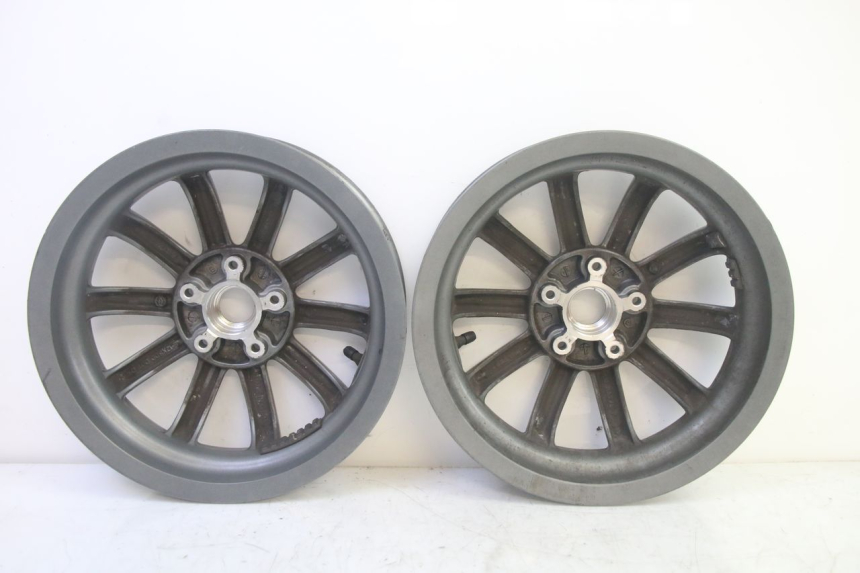 photo de CERCHIO ANTERIORE PIAGGIO MP3 LT 400 (2007 - 2012) - Zoom sui componenti