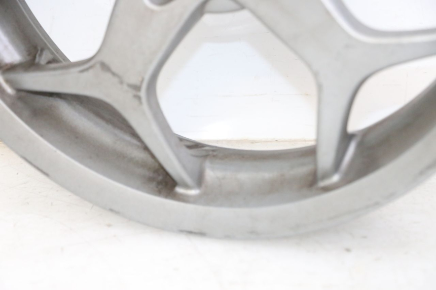 photo de CERCHIO ANTERIORE PIAGGIO MP3 500 (2014 - 2017) - Dettagli dei punti di fissaggio