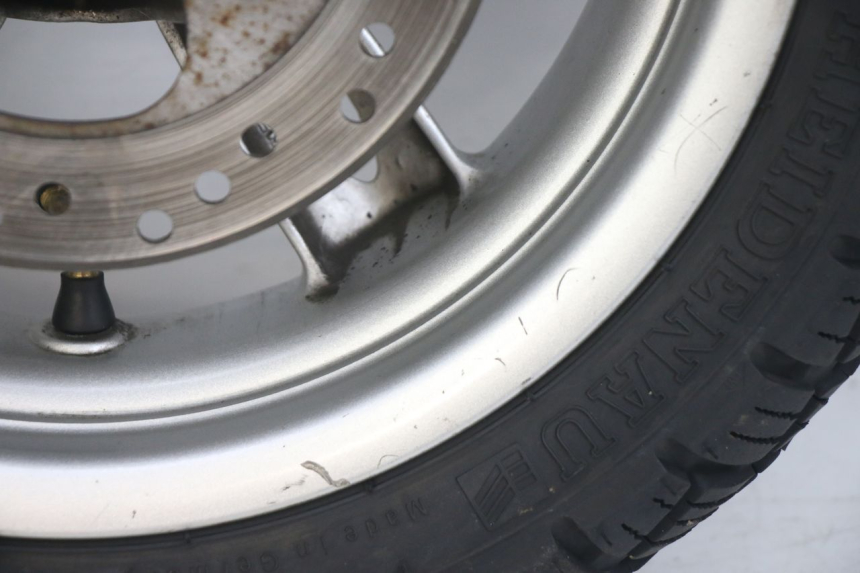 photo de CERCHIO ANTERIORE YAMAHA NEOS NEO'S 4T 50 (2008 - 2016) - Caratteristiche distintive