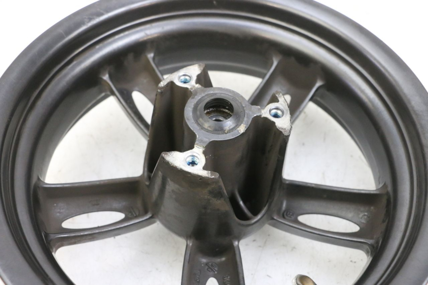 photo de CERCHIO ANTERIORE YAMAHA NEOS NEO'S 4T 50 (2008 - 2016) - Caratteristiche distintive