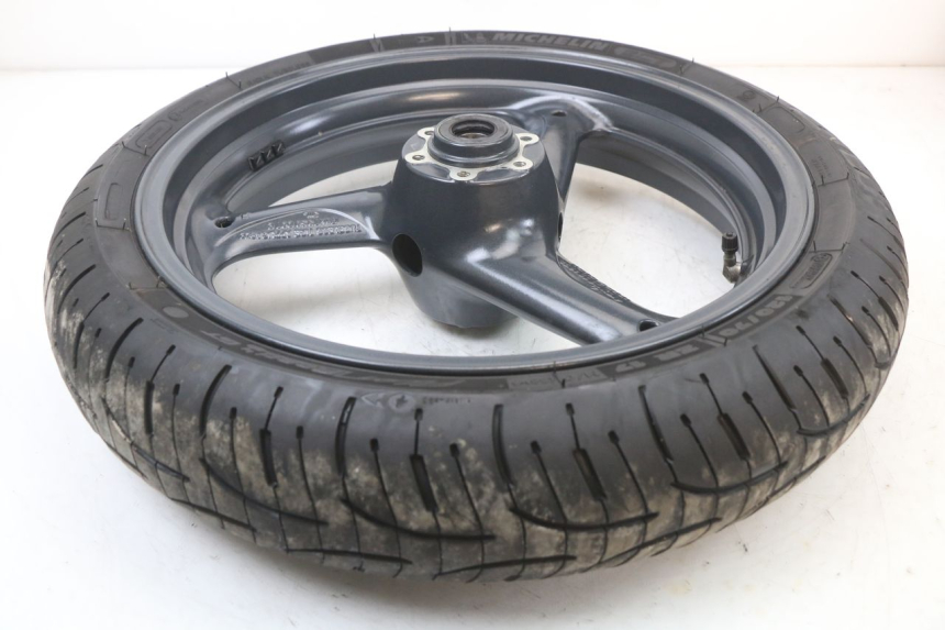 photo de CERCHIO ANTERIORE MOTO GUZZI NORGE 8V GT 1200 (2011 - 2016) - Dettagli dei punti di fissaggio