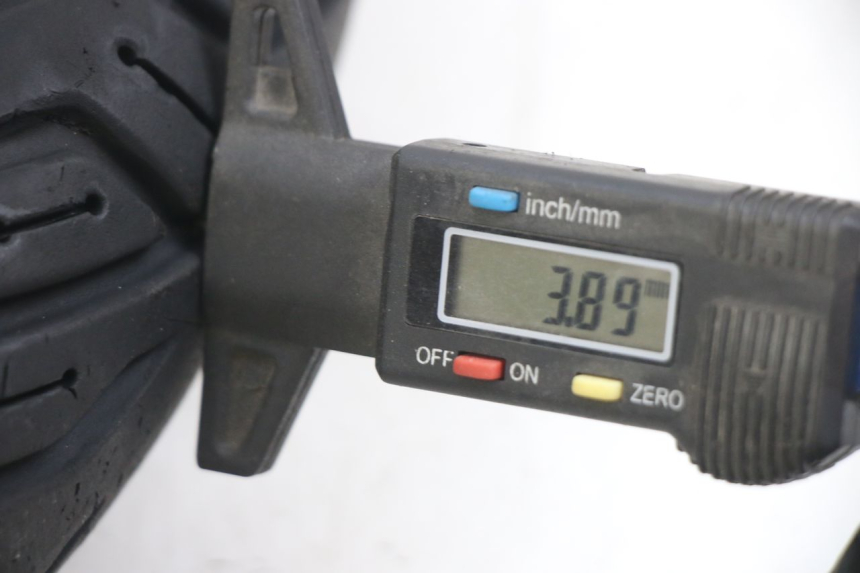 photo de CERCHIO ANTERIORE HONDA PCX (JF28) 125 (2009 - 2011) - Zoom sullo stato d'uso