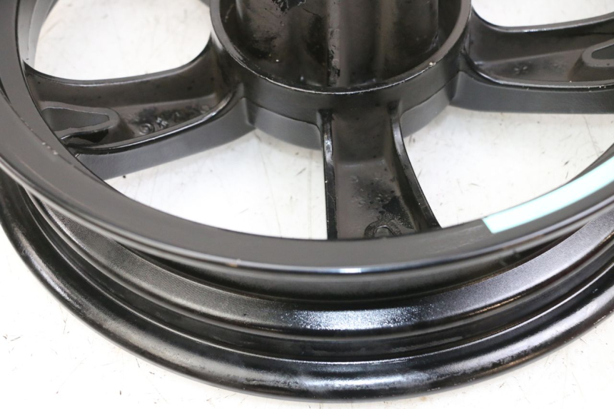 photo de CERCHIO ANTERIORE PEUGEOT STREETZONE 4T 50 (2018 - 2023) - Caratteristiche distintive