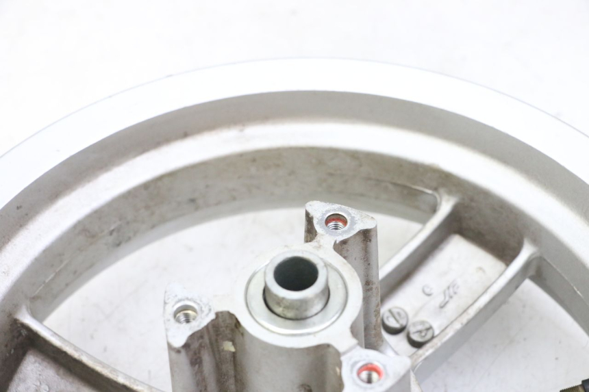 photo de CERCHIO ANTERIORE PEUGEOT VIVACITY 125 (2010 - 2017) - Caratteristiche distintive