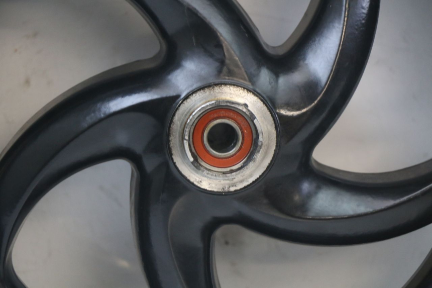 photo de CERCHIO ANTERIORE PIAGGIO NEW TYPHOON 50 (2010 - 2017) - Primo piano tecnico