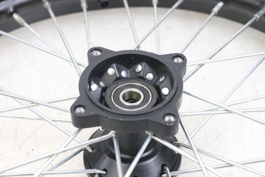 photo de CERCHIO ANTERIORE APOLLO RFZ 140 - Stato della superficie e materiale