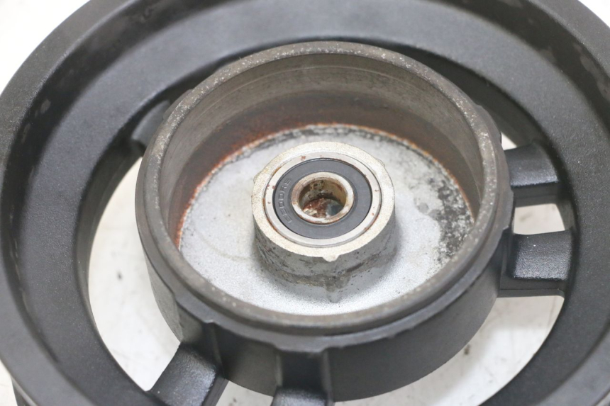 photo de CERCHIO ANTERIORE PUNK ELECTRIC RIDER 1 - Dettagli dei punti di fissaggio