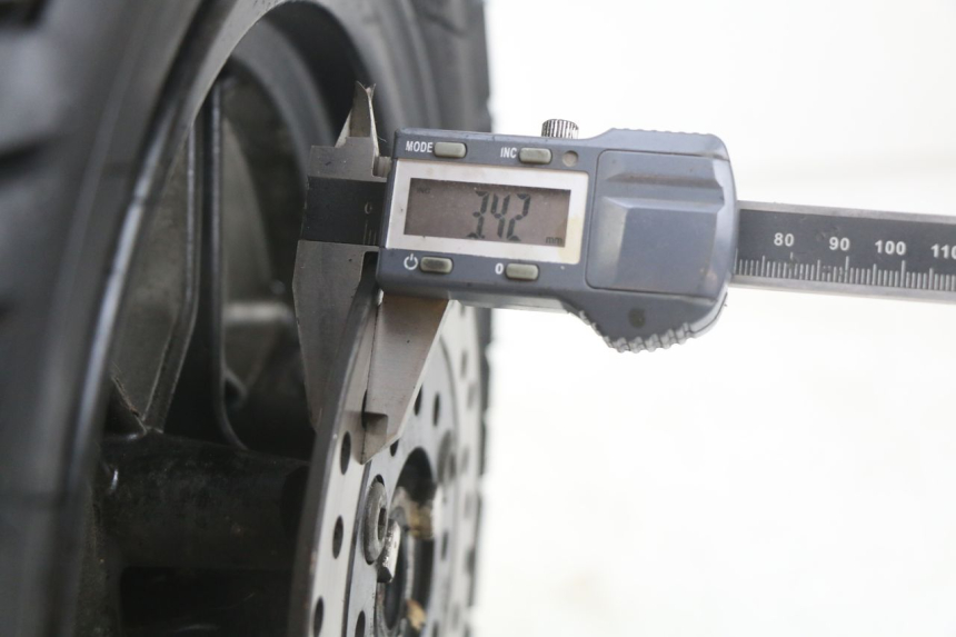 photo de CERCHIO ANTERIORE TNT MOTOR ROMA 10' 2T 50 (2011 - 2018) - Zoom sullo stato d'uso