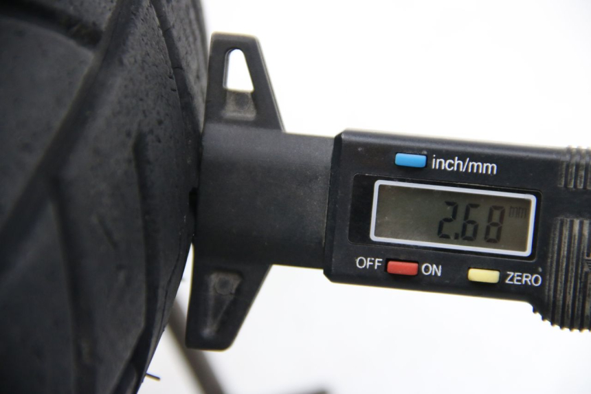 photo de CERCHIO ANTERIORE PEUGEOT SATELIS COMPRESSOR K15 125 (2006 - 2009) - Primo piano tecnico