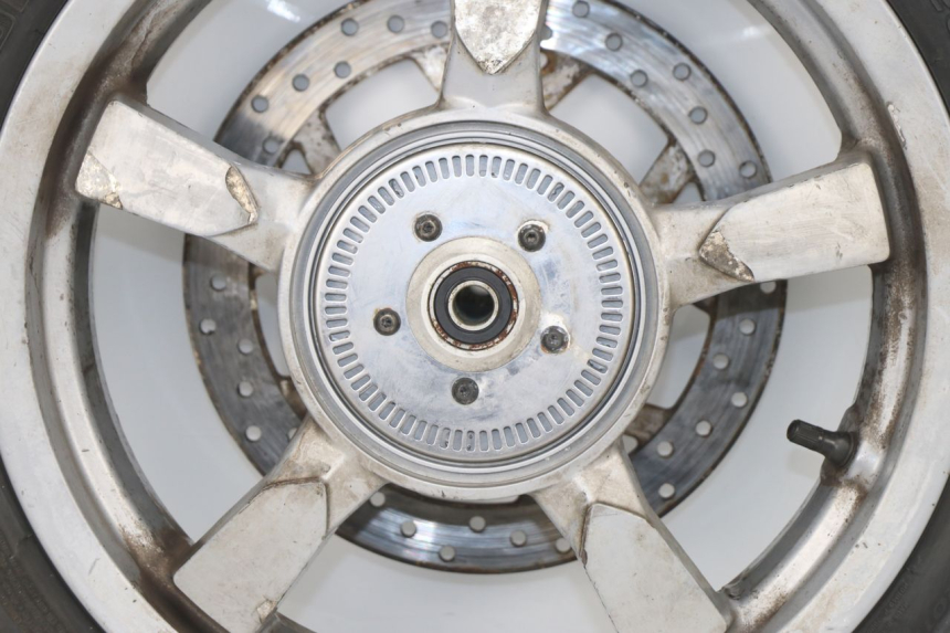 photo de CERCHIO ANTERIORE PEUGEOT SATELIS 125 (2010 - 2012) - Altra vista dell'articolo