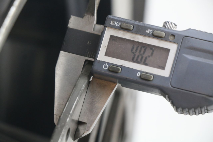 photo de CERCHIO ANTERIORE PEUGEOT SATELIS 125 (2010 - 2012) - Dettaglio del componente