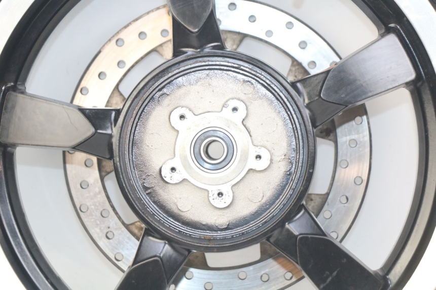 photo de CERCHIO ANTERIORE PEUGEOT SATELIS 125 (2010 - 2012) - Altra vista dell'articolo