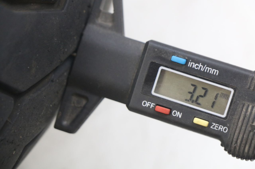 photo de CERCHIO ANTERIORE PEUGEOT SATELIS 125 (2010 - 2012) - Zoom sullo stato d'uso