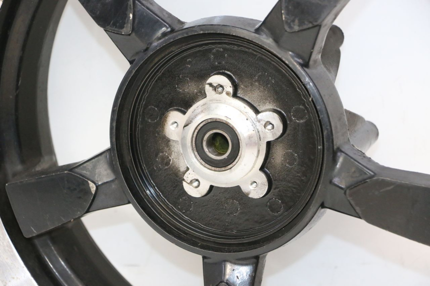 photo de CERCHIO ANTERIORE PEUGEOT SATELIS 125 (2006 - 2009) - Focus sulla struttura