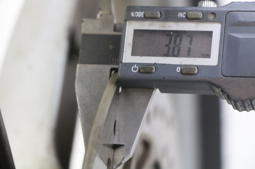 photo de CERCHIO ANTERIORE APRILIA SCARABEO 100 (2003 - 2012) - Dettaglio del componente