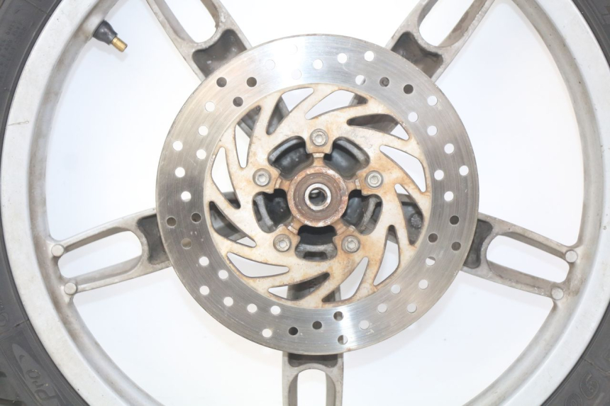 photo de CERCHIO ANTERIORE APRILIA SCARABEO 100 (2003 - 2012) - Primo piano ad alta risoluzione