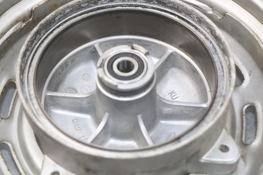 photo de CERCHIO ANTERIORE HONDA SCV LEAD 100 (2003 - 2007) - Altra angolazione