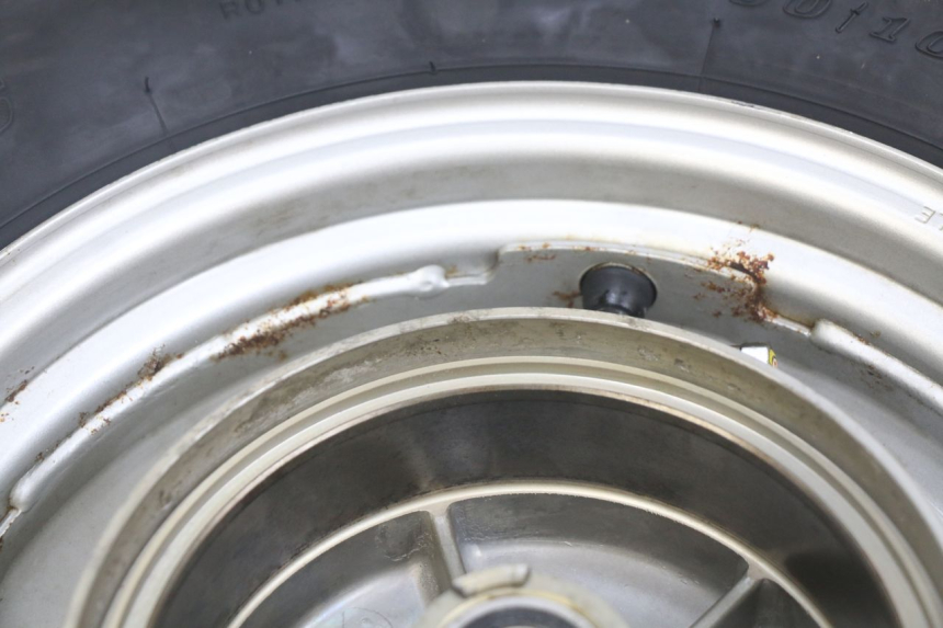 photo de CERCHIO ANTERIORE HONDA SCV LEAD 100 (2003 - 2007) - Dettaglio del componente