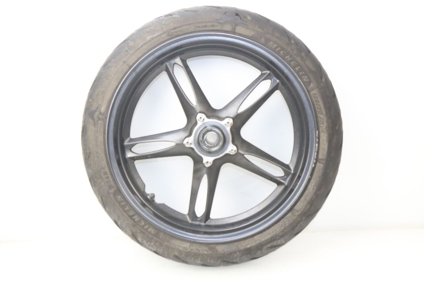 photo de CERCHIO ANTERIORE TRIUMPH SPEED TRIPLE 1050 (2005 - 2007) - Caratteristiche distintive