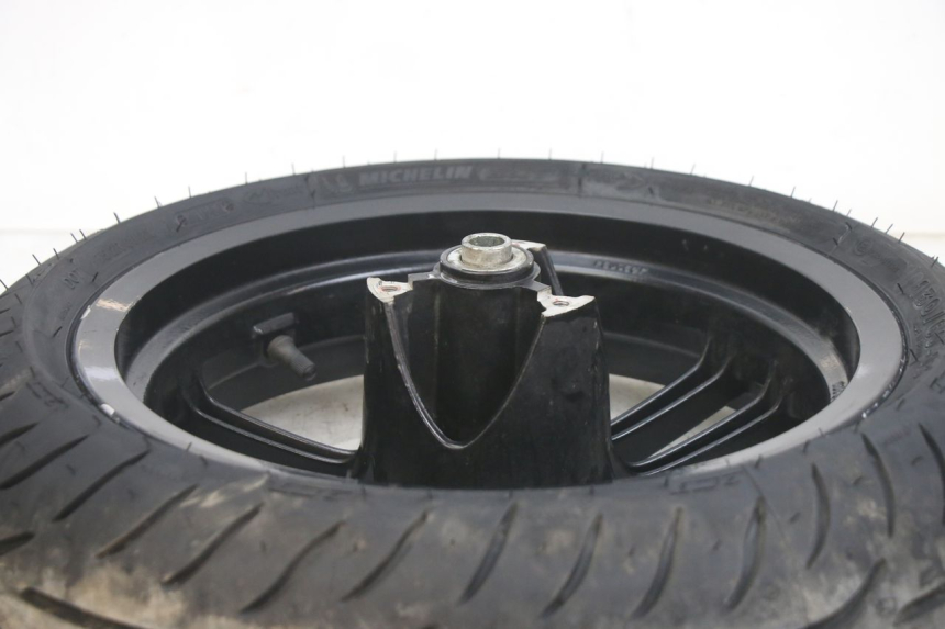 photo de CERCHIO ANTERIORE PEUGEOT SPEEDFIGHT 4 4T 50 (2015 - 2020) - Primo piano tecnico