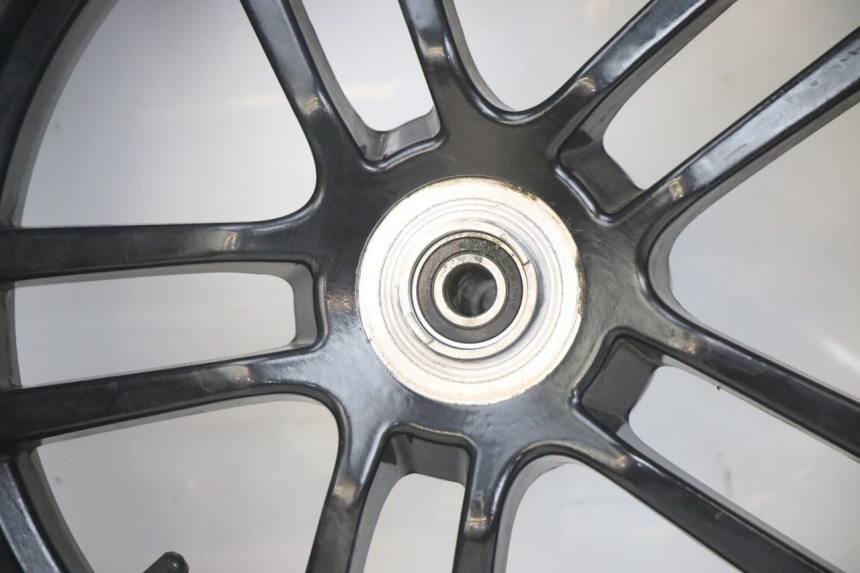 photo de CERCHIO ANTERIORE PEUGEOT SPEEDFIGHT 4 4T 50 (2015 - 2020) - Stato della superficie e materiale