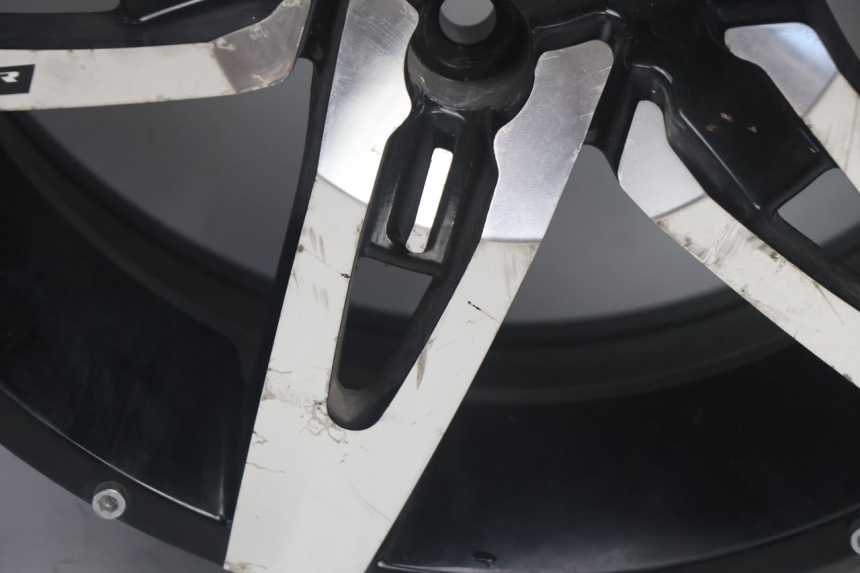 photo de CERCHIO ANTERIORE CAN-AM SPYDER RS 1000 (2008 - 2012) - Stato della superficie e materiale