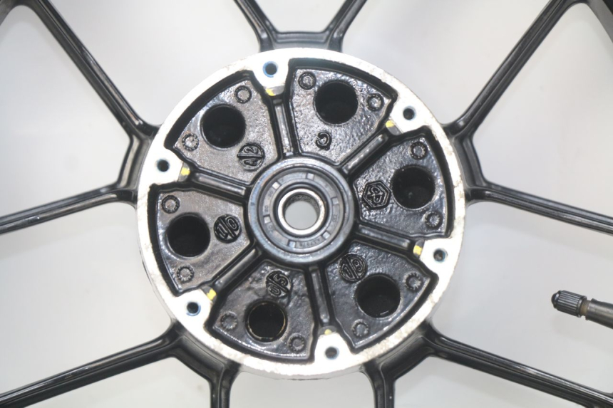 photo de CERCHIO ANTERIORE APRILIA SR 2T 50 (2018 - 2022) - Marcature e riferimenti originali