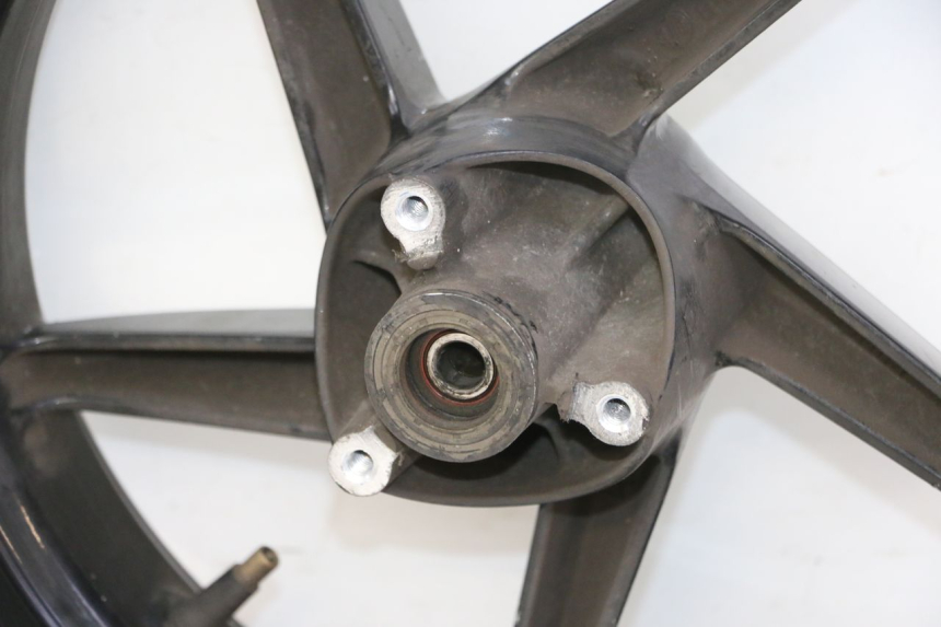 photo de CERCHIO ANTERIORE APRILIA SR R 2T LC 50 (2018 - 2021) - Marcature e riferimenti originali