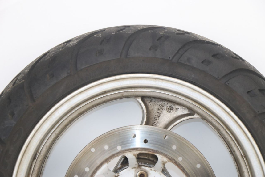 photo de CERCHIO ANTERIORE PEUGEOT SUM UP 125 (2008 - 2013) - Caratteristiche distintive