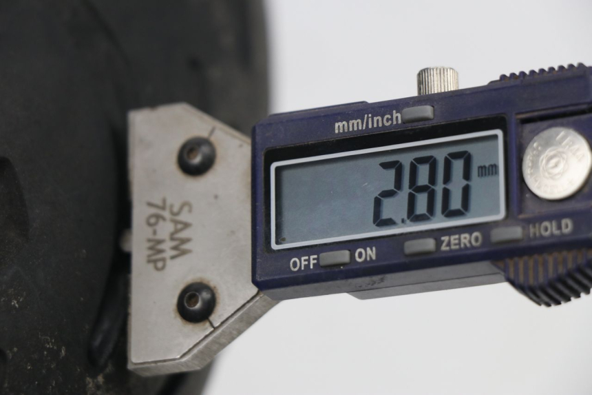 photo de CERCHIO ANTERIORE PEUGEOT SUM UP 125 (2008 - 2013) - Zoom sullo stato d'uso