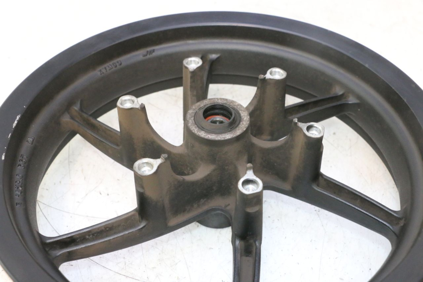 photo de CERCHIO ANTERIORE KYMCO SUPER 8 2T 50 (2007 - 2013) - Primo piano tecnico